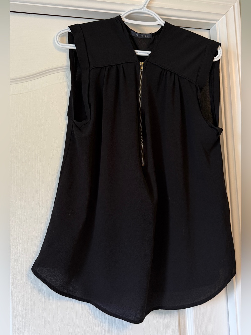 Suzy Shier Black Sleeveless Zip-Front Camisole